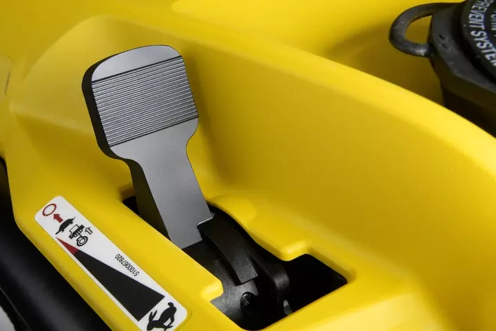 Zintegrowana dźwignia gazu, ssania i stopu zagęszczarki Wacker Neuson